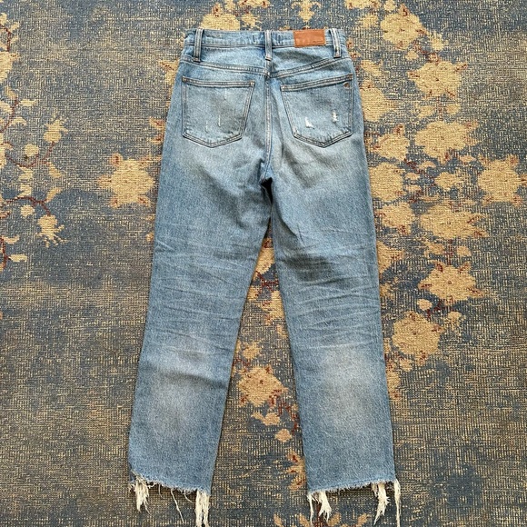 Madewell Classic Straight Jeans in Corrie Wash: Step-Hem Edition 25 - Picture 4 of 4